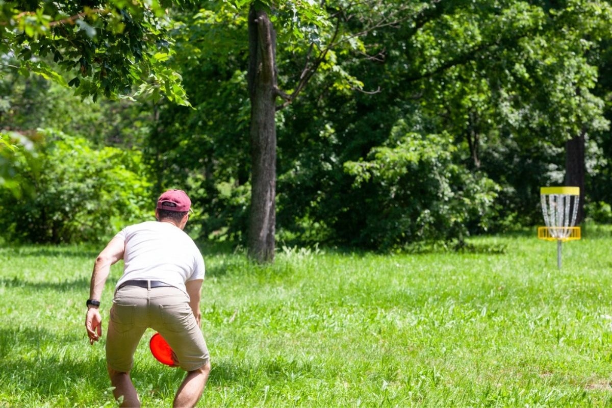 Disc Golfer Putting